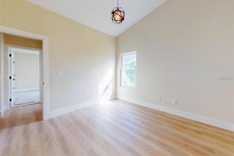 House in New Smyrna Beach, Florida 2 bedrooms, 135.27 sq.m. № 2393493 - photo 9