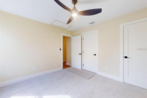 House in New Smyrna Beach, Florida 2 bedrooms, 135.27 sq.m. № 2393493 - photo 8