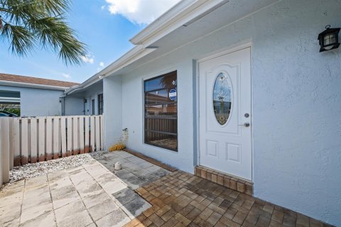 Apartment in Delray Beach, Florida 3 bedrooms, 119.66 sq.m. № 2247657 - photo 2