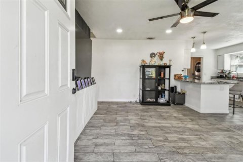 House in Tampa, Florida 3 bedrooms, 104.05 sq.m. № 1848725 - photo 9