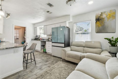 House in Tampa, Florida 3 bedrooms, 104.05 sq.m. № 1848725 - photo 11