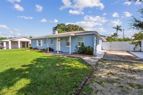 House in Tampa, Florida 3 bedrooms, 104.05 sq.m. № 1848725 - photo 8