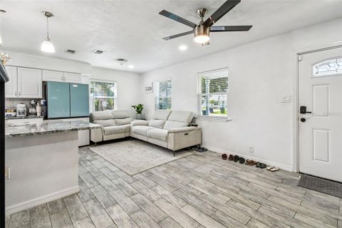 House in Tampa, Florida 3 bedrooms, 104.05 sq.m. № 1848725 - photo 3