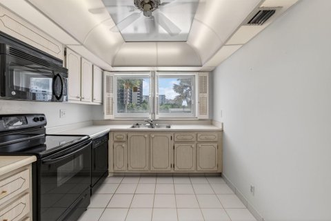 Купить кондоминиум в Хайленд-Бич, Флорида 3 комнаты, 91.14м2, № 2082794 - фото 15