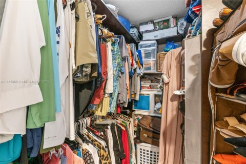 House in Miami Gardens, Florida 3 bedrooms, 117.06 sq.m. № 1926902 - photo 15