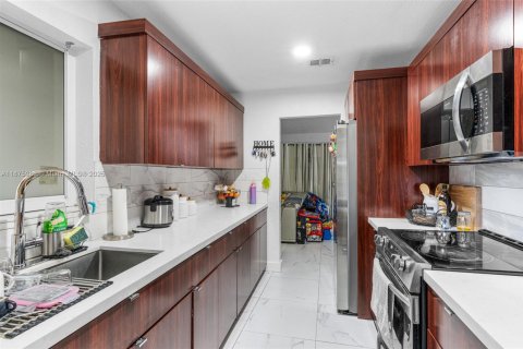 House in Miami Gardens, Florida 3 bedrooms, 117.06 sq.m. № 1926902 - photo 11