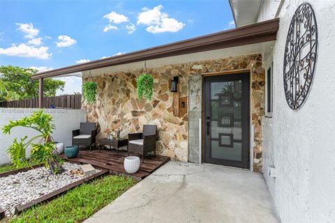 House in Miami Gardens, Florida 3 bedrooms, 117.06 sq.m. № 1926902 - photo 4