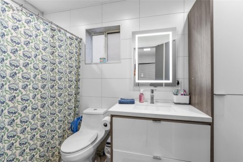 House in Miami Gardens, Florida 3 bedrooms, 117.06 sq.m. № 1926902 - photo 19