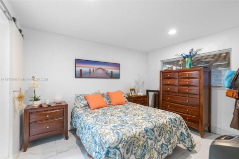 House in Miami Gardens, Florida 3 bedrooms, 117.06 sq.m. № 1926902 - photo 13