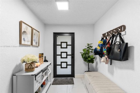 House in Miami Gardens, Florida 3 bedrooms, 117.06 sq.m. № 1926902 - photo 5