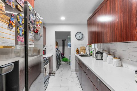 House in Miami Gardens, Florida 3 bedrooms, 117.06 sq.m. № 1926902 - photo 10