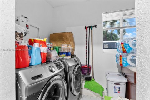 House in Miami Gardens, Florida 3 bedrooms, 117.06 sq.m. № 1926902 - photo 12