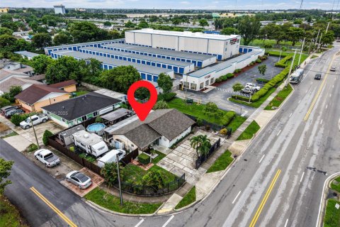 House in Miami Gardens, Florida 3 bedrooms, 117.06 sq.m. № 1926902 - photo 24