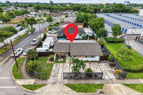 House in Miami Gardens, Florida 3 bedrooms, 117.06 sq.m. № 1926902 - photo 23