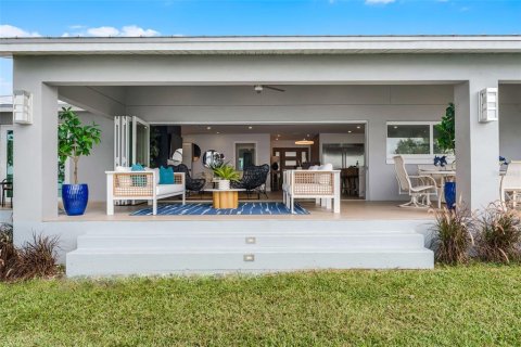 House in Belle Isle, Florida 3 bedrooms, 204.38 sq.m. № 1847395 - photo 29