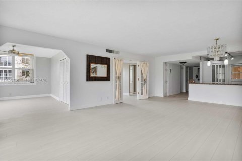 Condominio en alquiler en Pompano Beach, Florida, 3 dormitorios, 129.13 m2 № 2154732 - foto 8