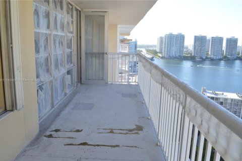 Condo in Sunny Isles Beach, Florida, 2 bedrooms  № 1489673 - photo 4