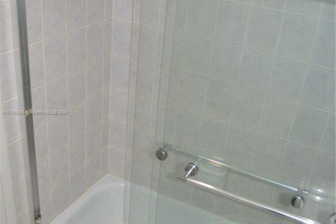 Condo in Sunny Isles Beach, Florida, 2 bedrooms  № 1489673 - photo 12