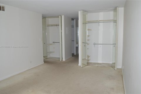 Condo in Sunny Isles Beach, Florida, 2 bedrooms  № 1489673 - photo 11