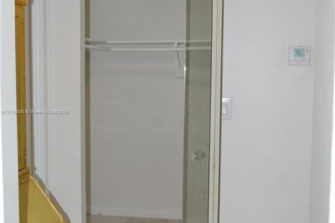 Condo in Sunny Isles Beach, Florida, 2 bedrooms  № 1489673 - photo 19