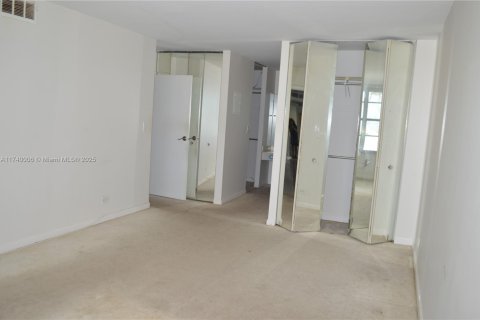 Condo in Sunny Isles Beach, Florida, 2 bedrooms  № 1489673 - photo 9