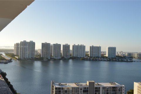 Condo in Sunny Isles Beach, Florida, 2 bedrooms  № 1489673 - photo 21