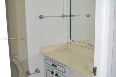 Condo in Sunny Isles Beach, Florida, 2 bedrooms  № 1489673 - photo 13