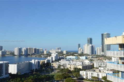 Condo in Sunny Isles Beach, Florida, 2 bedrooms  № 1489673 - photo 3