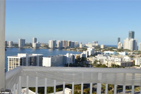 Condo in Sunny Isles Beach, Florida, 2 bedrooms  № 1489673 - photo 16