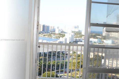Condo in Sunny Isles Beach, Florida, 2 bedrooms  № 1489673 - photo 15