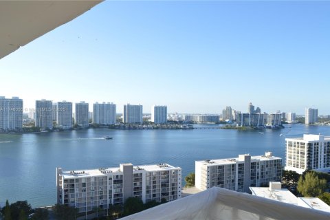 Condo in Sunny Isles Beach, Florida, 2 bedrooms  № 1489673 - photo 1