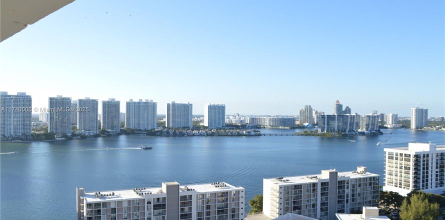 Condo in Sunny Isles Beach, Florida, 2 bedrooms  № 1489673