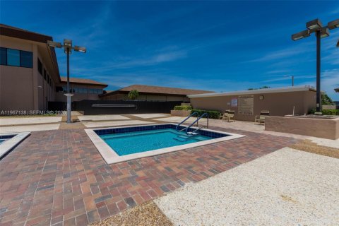 Condominio en alquiler en Pembroke Pines, Florida, 2 dormitorios, 105.63 m2 № 2028461 - foto 14