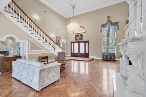 House in Spring Hill, Florida 5 bedrooms, 502.6 sq.m. № 2115328 - photo 8