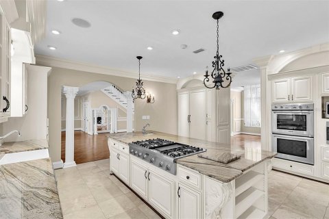 House in Spring Hill, Florida 5 bedrooms, 502.6 sq.m. № 2115328 - photo 13