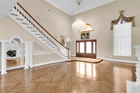 House in Spring Hill, Florida 5 bedrooms, 502.6 sq.m. № 2115328 - photo 5