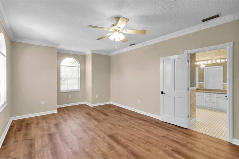 House in Spring Hill, Florida 5 bedrooms, 502.6 sq.m. № 2115328 - photo 27
