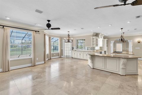 House in Spring Hill, Florida 5 bedrooms, 502.6 sq.m. № 2115328 - photo 10