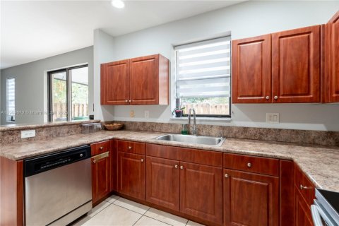 Купить таунхаус в Хомстед, Флорида 3 спальни, 162.95м2, № 1970707 - фото 3