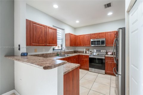 Купить таунхаус в Хомстед, Флорида 3 спальни, 162.95м2, № 1970707 - фото 7