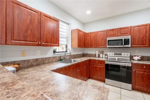 Купить таунхаус в Хомстед, Флорида 3 спальни, 162.95м2, № 1970707 - фото 2