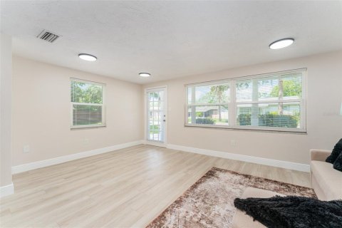 House in Tarpon Springs, Florida 2 bedrooms, 93.37 sq.m. № 1840668 - photo 8