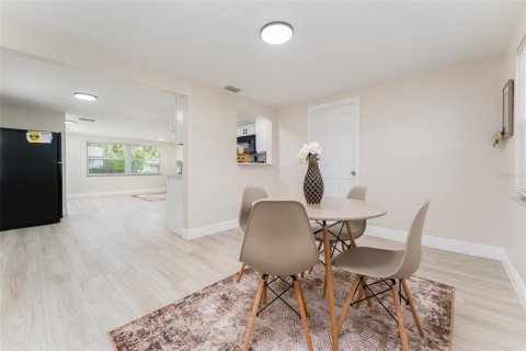 House in Tarpon Springs, Florida 2 bedrooms, 93.37 sq.m. № 1840668 - photo 16