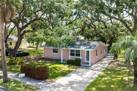 House in Tarpon Springs, Florida 2 bedrooms, 93.37 sq.m. № 1840668 - photo 1