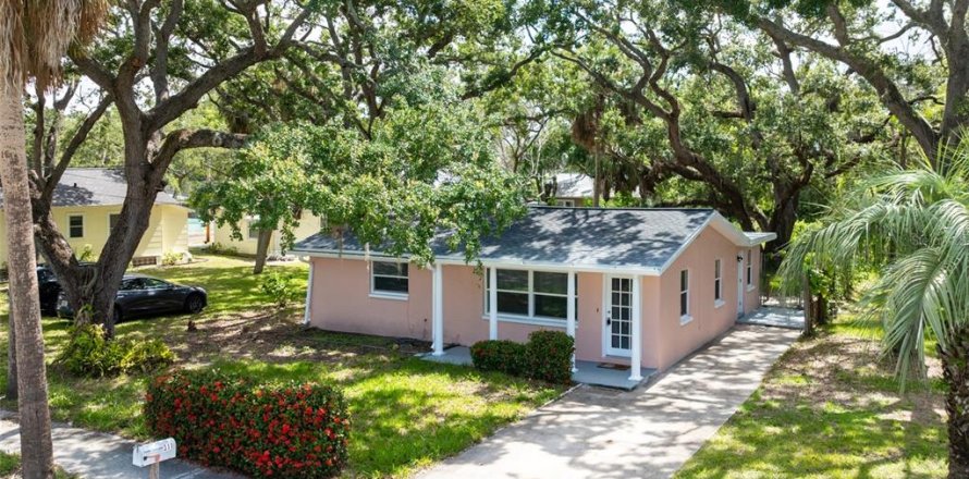 House in Tarpon Springs, Florida 2 bedrooms, 93.37 sq.m. № 1840668