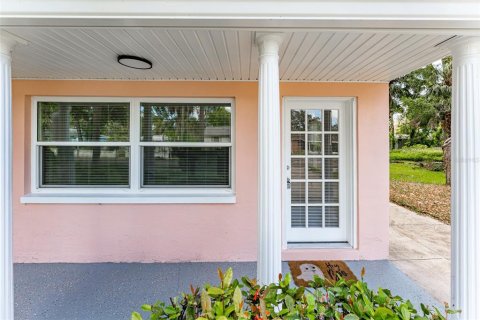 House in Tarpon Springs, Florida 2 bedrooms, 93.37 sq.m. № 1840668 - photo 5