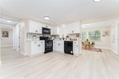 House in Tarpon Springs, Florida 2 bedrooms, 93.37 sq.m. № 1840668 - photo 9