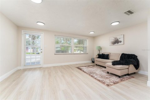 House in Tarpon Springs, Florida 2 bedrooms, 93.37 sq.m. № 1840668 - photo 7