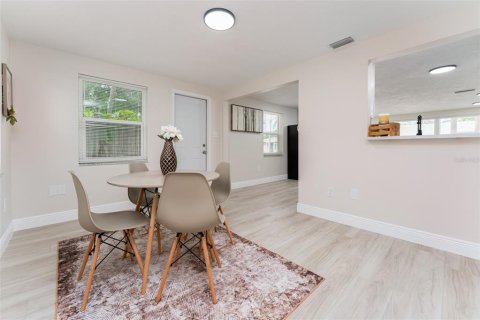 House in Tarpon Springs, Florida 2 bedrooms, 93.37 sq.m. № 1840668 - photo 12