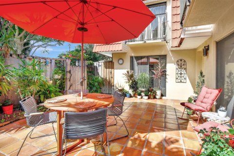 Townhouse in Plantation, Florida 2 bedrooms, 127.46 sq.m. № 1819894 - photo 8